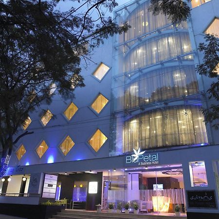 Blu Petal - A Business Hotel Bangalore Exterior photo