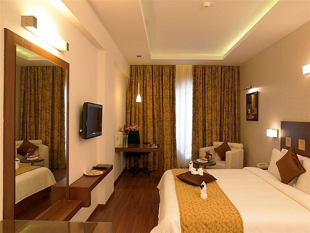Blu Petal - A Business Hotel Bangalore Exterior photo