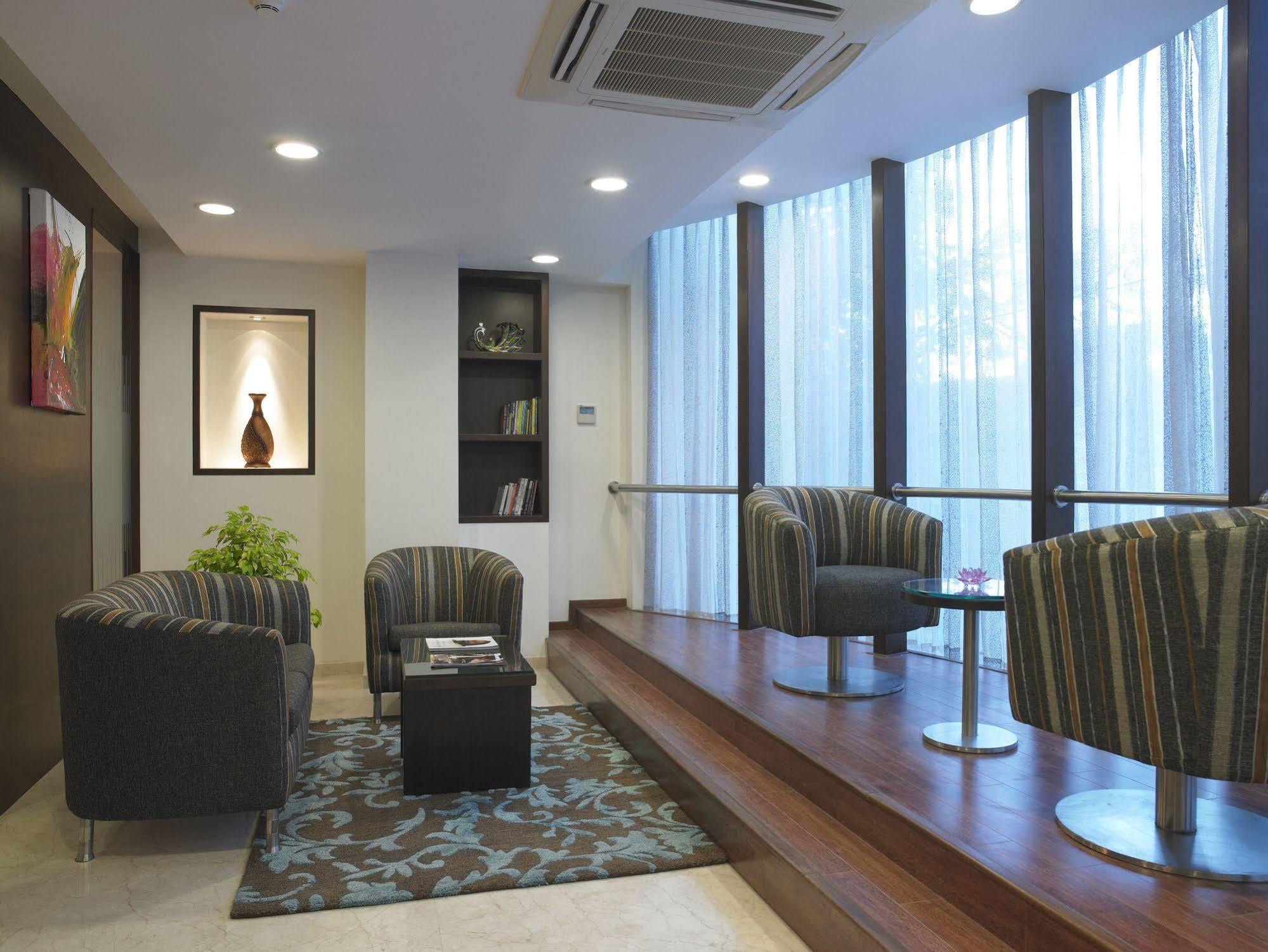 Blu Petal - A Business Hotel Bangalore Exterior photo