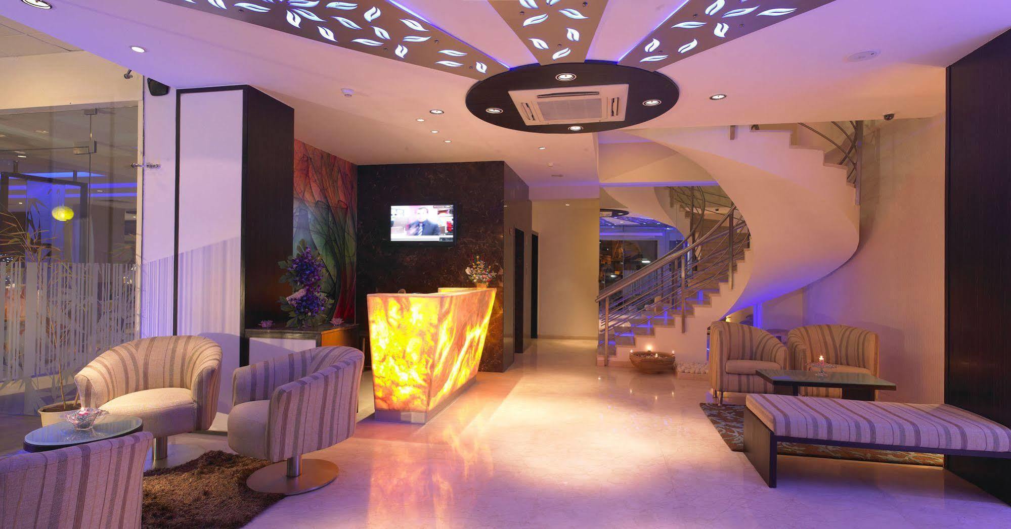 Blu Petal - A Business Hotel Bangalore Exterior photo